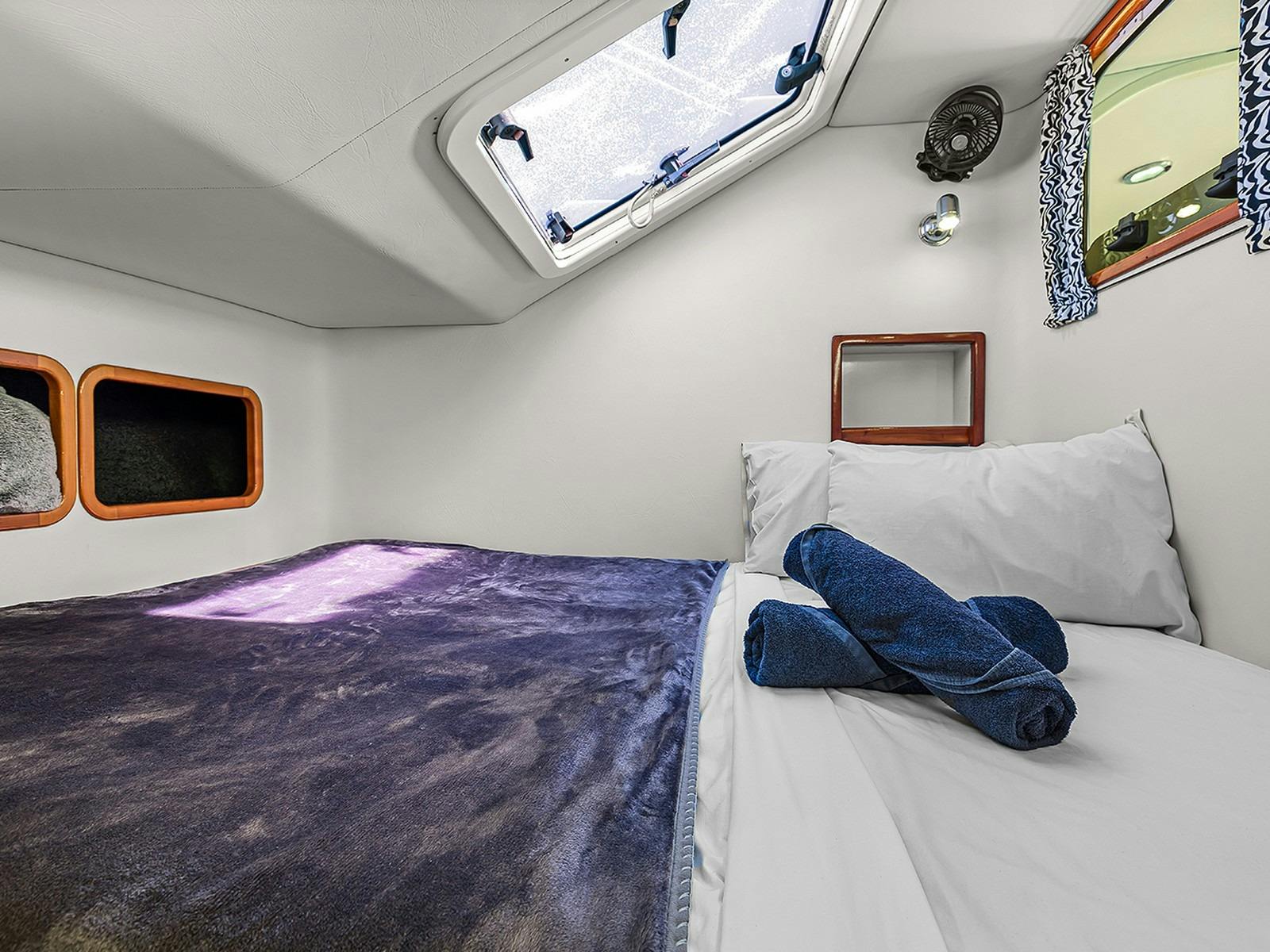 Latitude 1035 - Port forward cabin