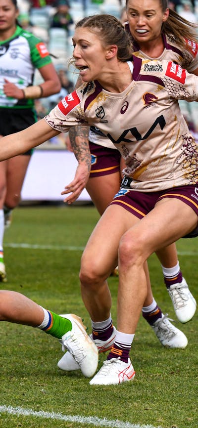 Canberra Raiders NRLW player Zahara Temara scoring a try.