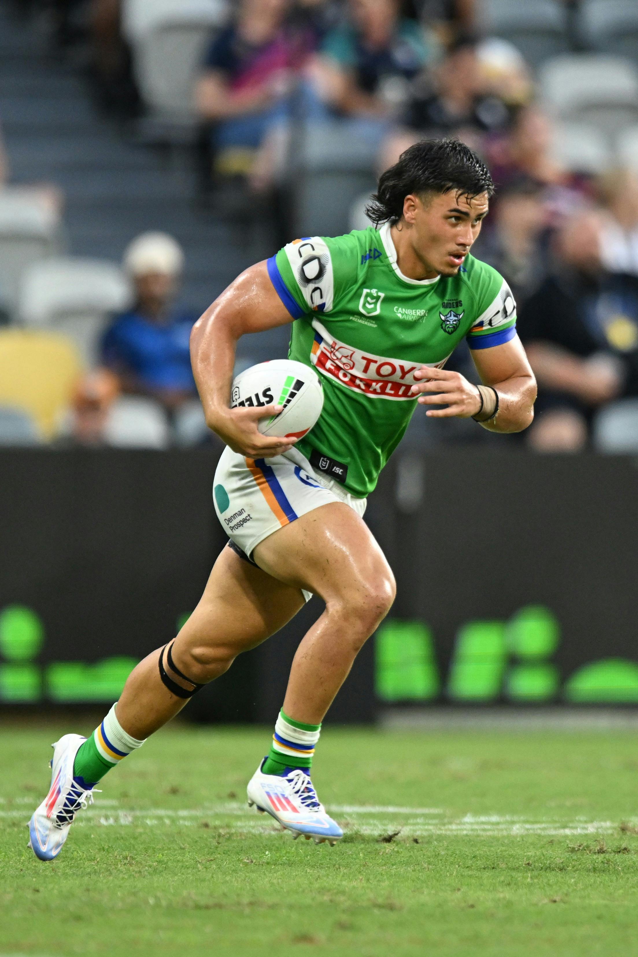 Canberra Raiders player Kaeo Weekes running the ball.