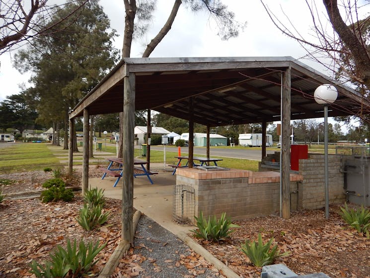 Yass Caravan Park - Barbecue area