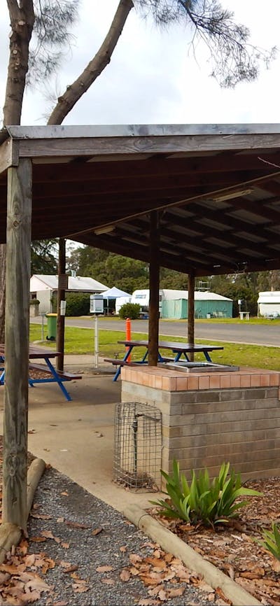 Yass Caravan Park - Barbecue area