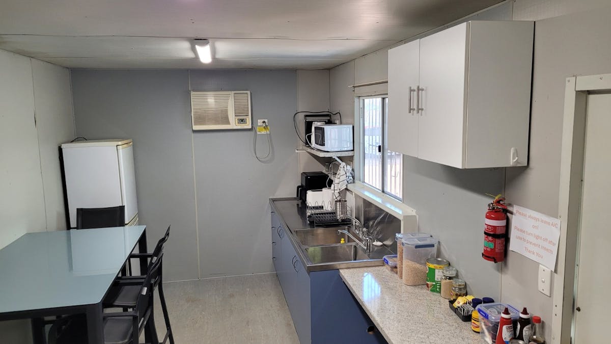 Normanton accommodation with kitchen facilities
