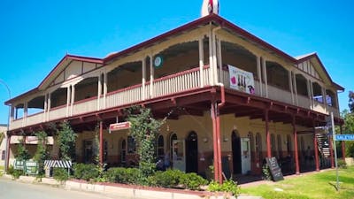 Royal Hotel Adelong from the street