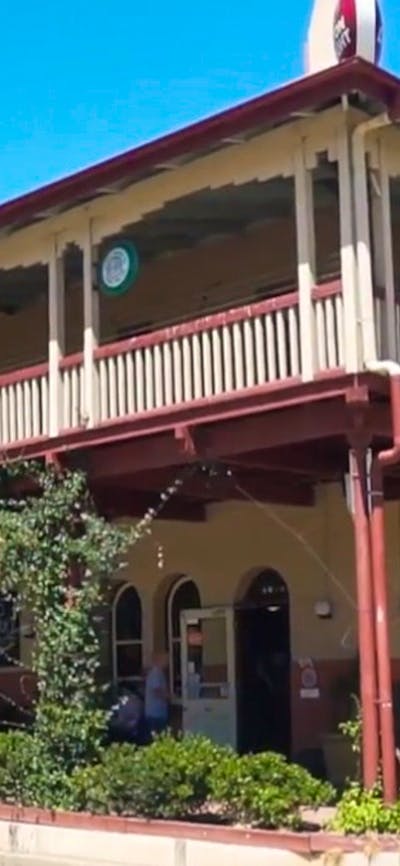 Royal Hotel Adelong from the street