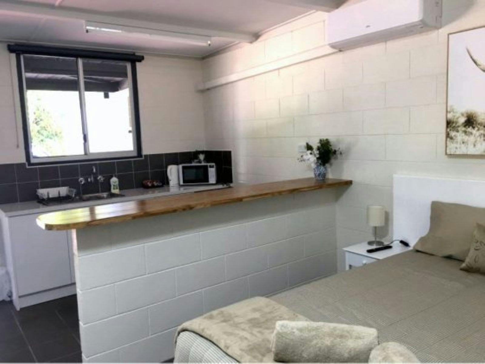 Tall Timbers Roadhouse Motel Room with Kitchenette