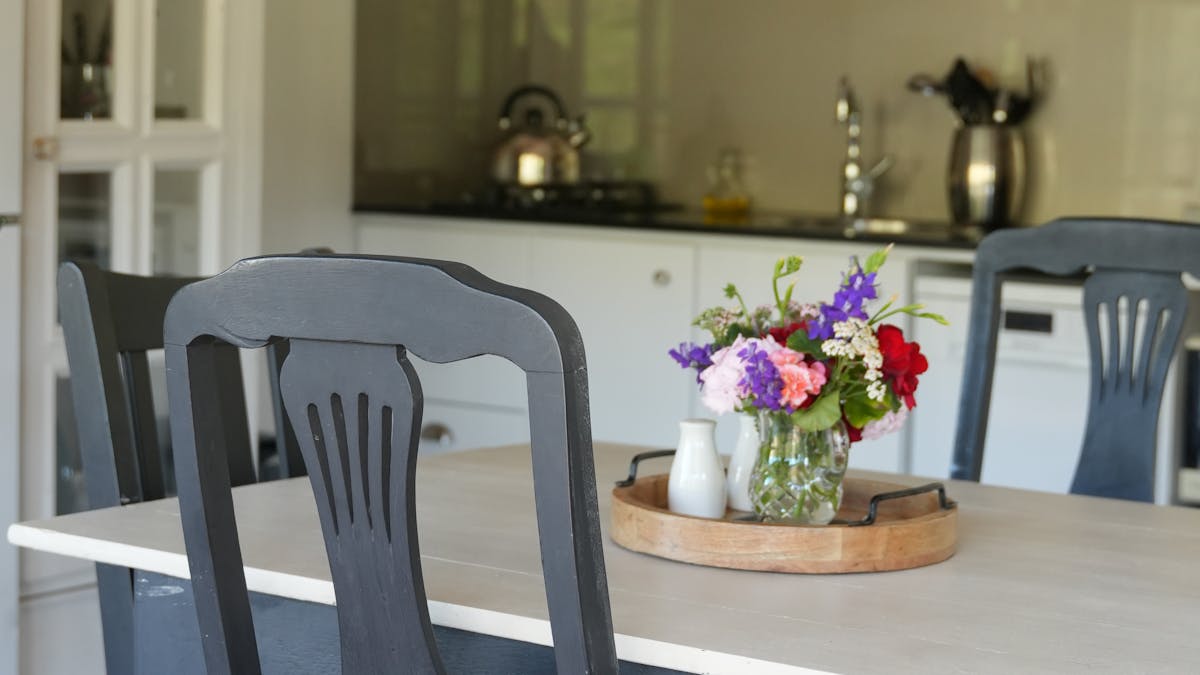 Open plan dinning area with Kitchenette
