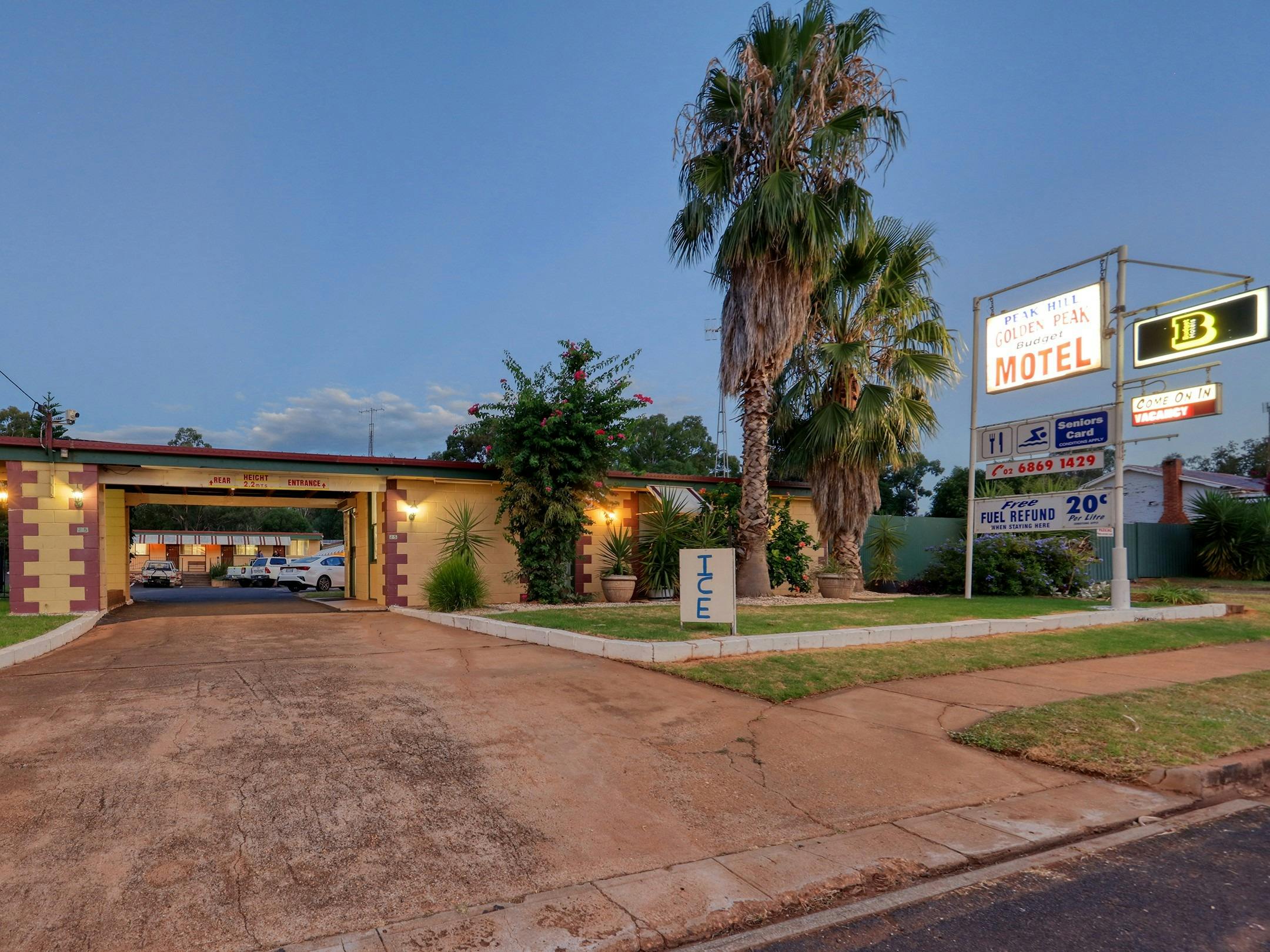Golden Peak Motel