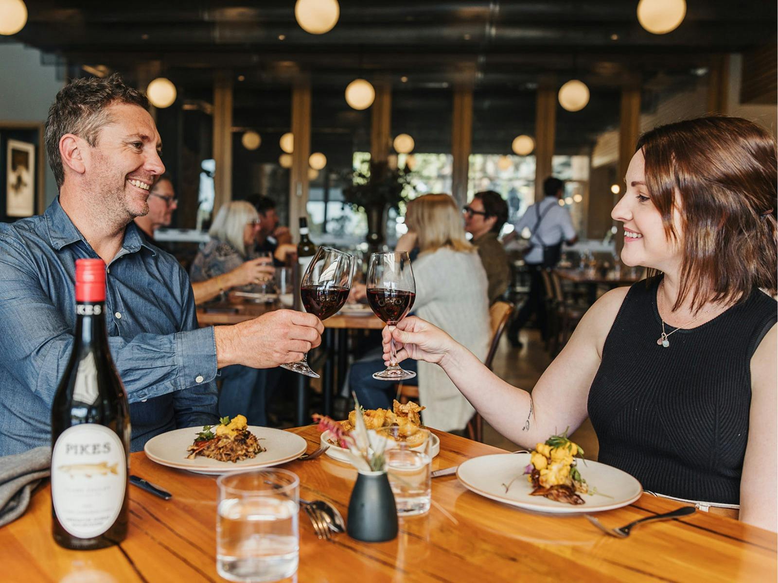 couple dining at slate restaurant at pikes in the clare valley