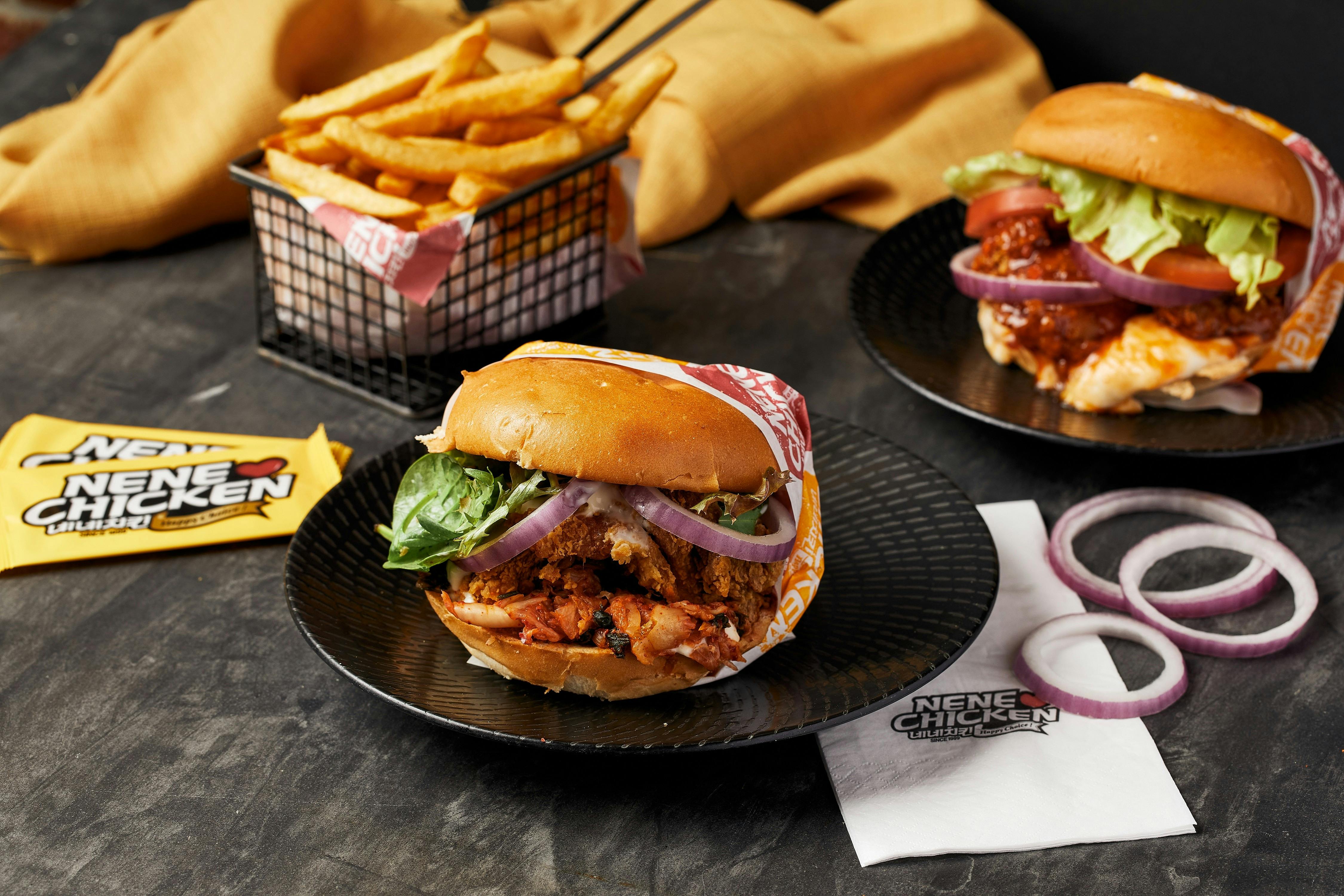 NeNe 雞肉泡菜雞肉漢堡和原味漢堡