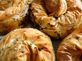 spinachsundriedtomatomozarellascrolls