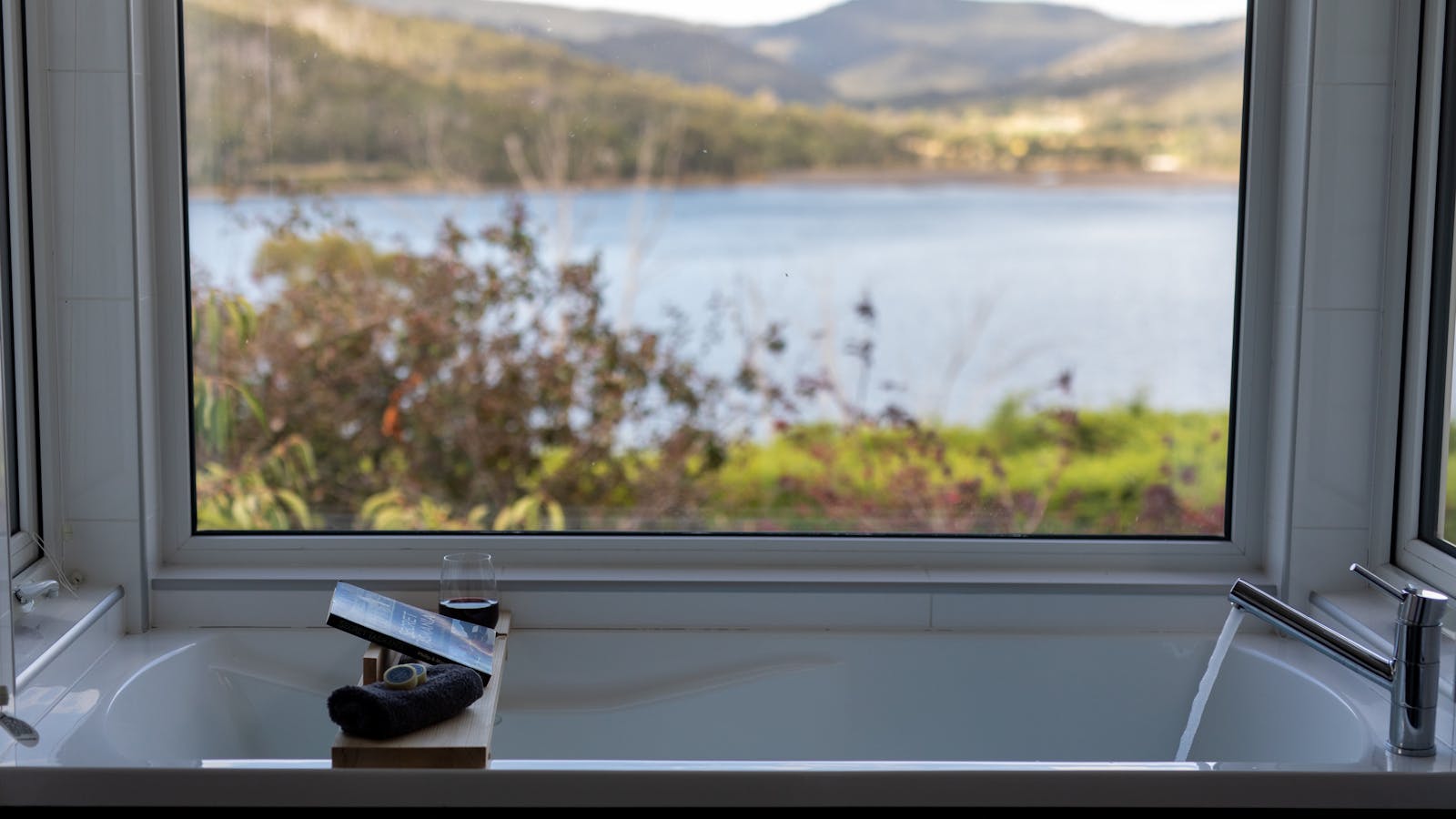 Ensuite bath with a view at Woodland Bay Retreat