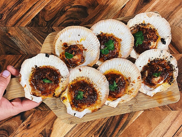 Asian style cooked scallops