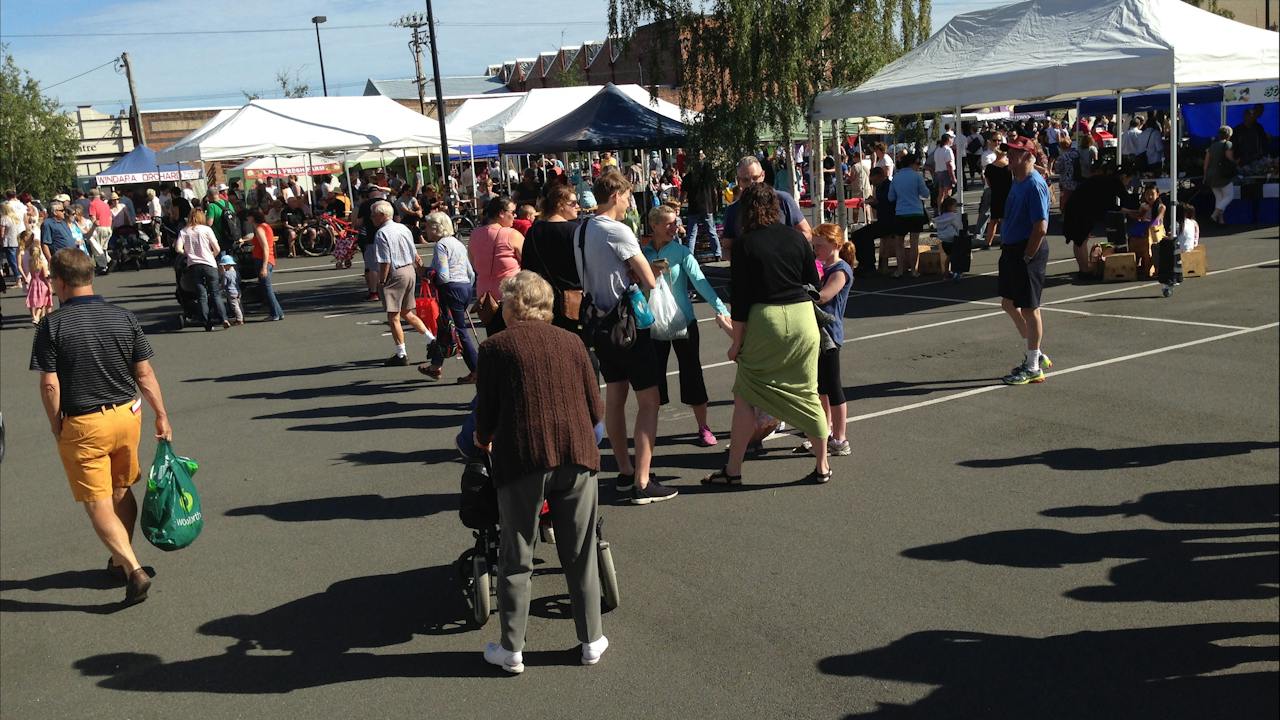 A sunny Harvest market
