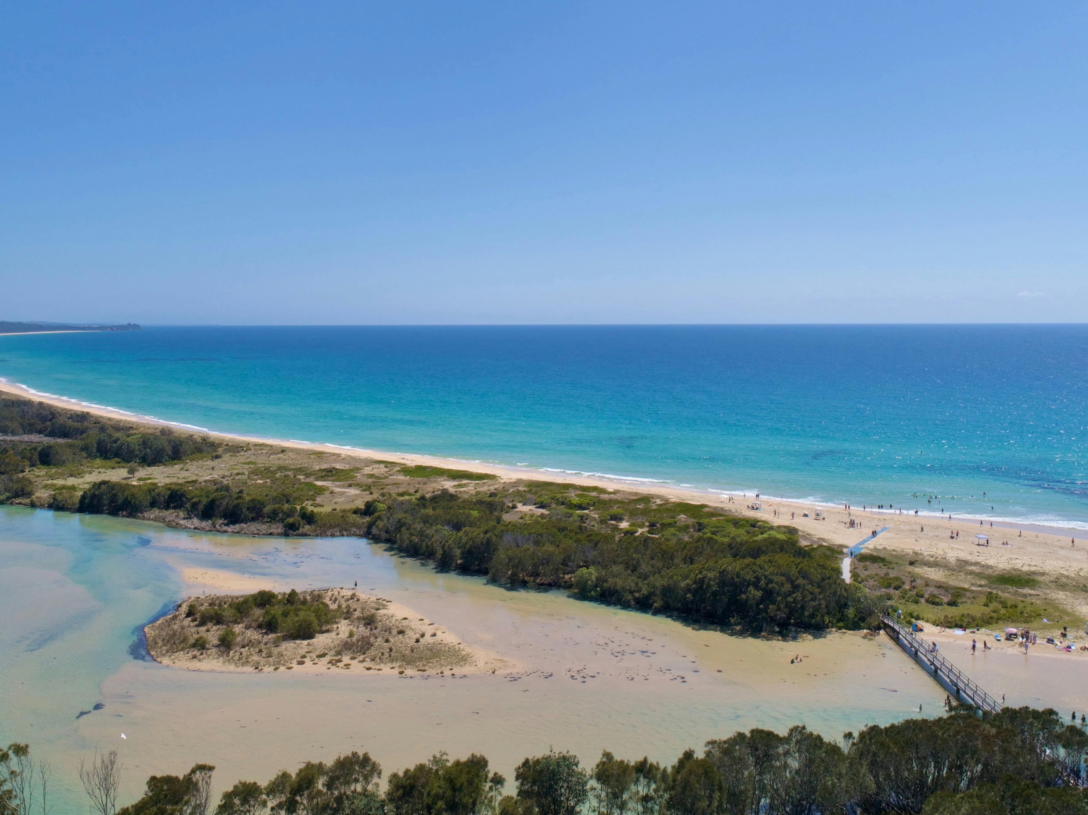 Dalmeny Beach House is just a few minutes walk from Dalmeny's pristine waters, walks, cafes & more.