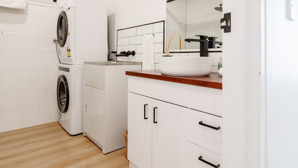 3 Bedroom unit in Surfers Paradise - laundry facilities