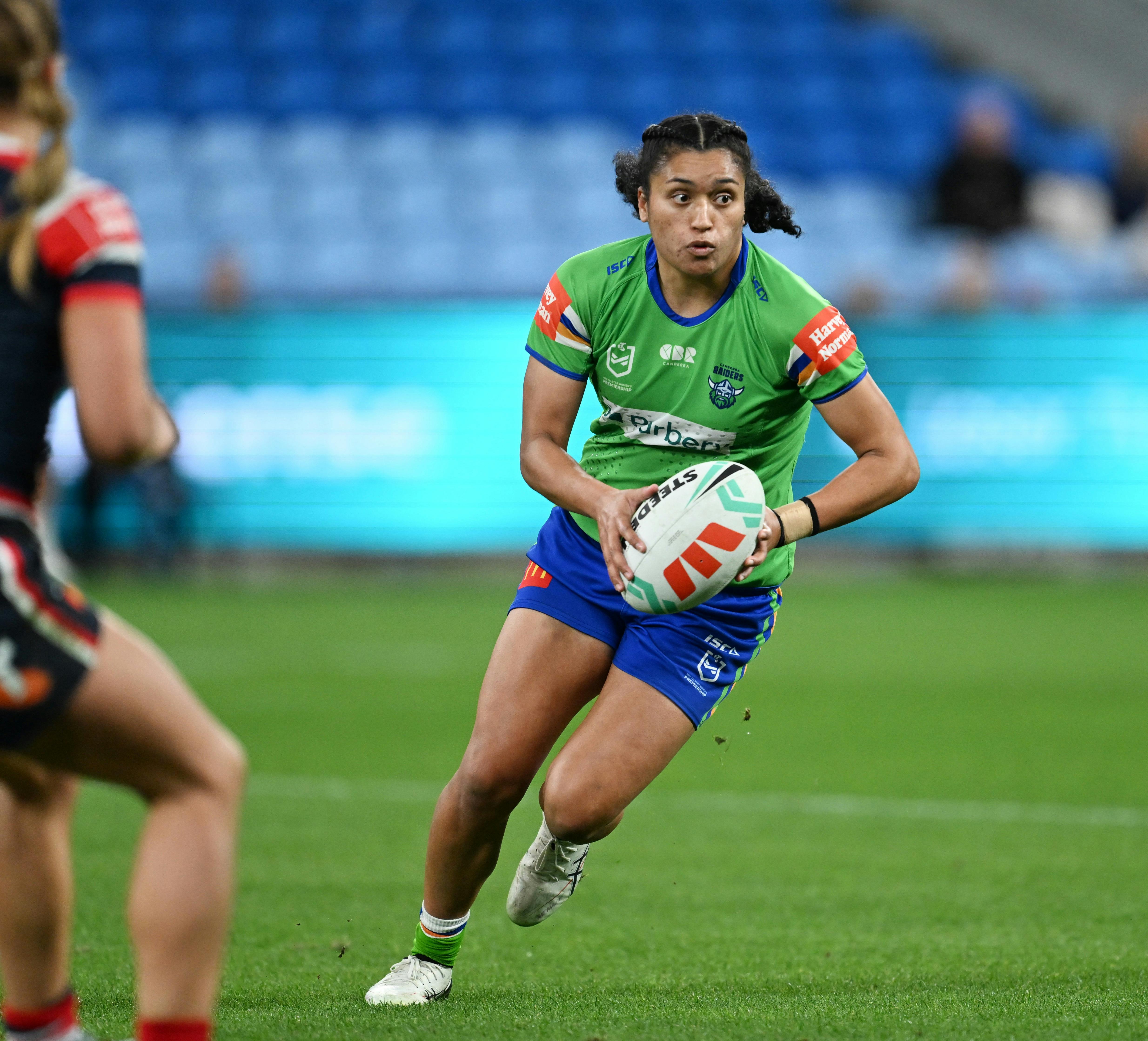 Canberra Raiders NRLW player Zahara Temara running the ball.