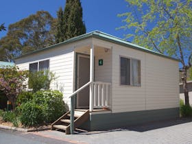 Discovery Parks - Jindabyne -Superior Northcote Cabin
