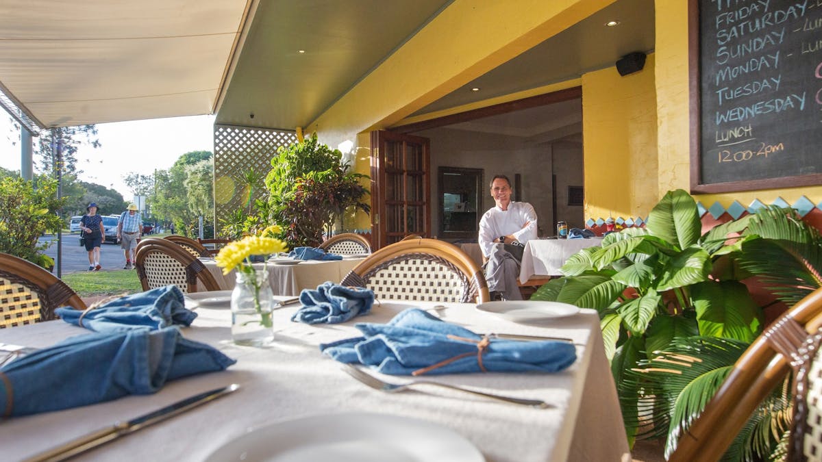 Front dinning