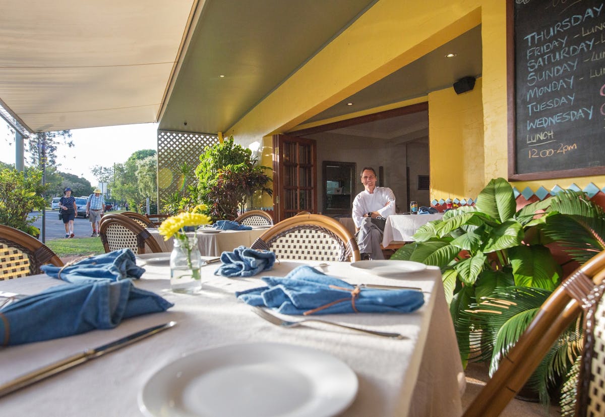 Front dinning