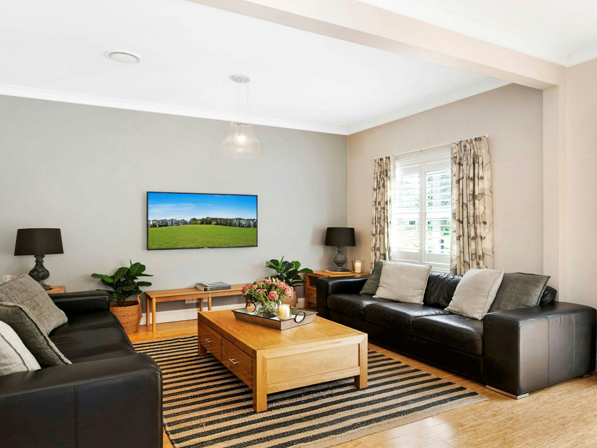 Air Conditioning, Smart TV, Wi-Fi