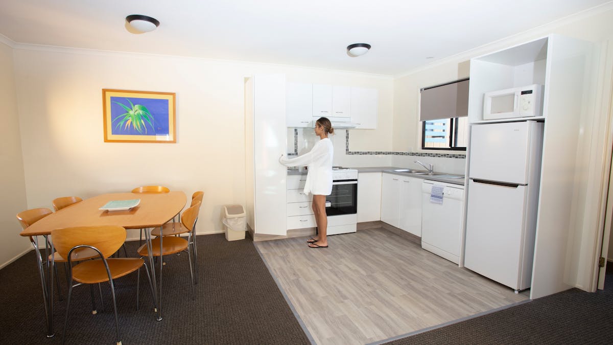 One bedroom apartment with self-contained kitchen