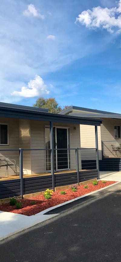 exterior shot of crestview cabins 2 bedroom