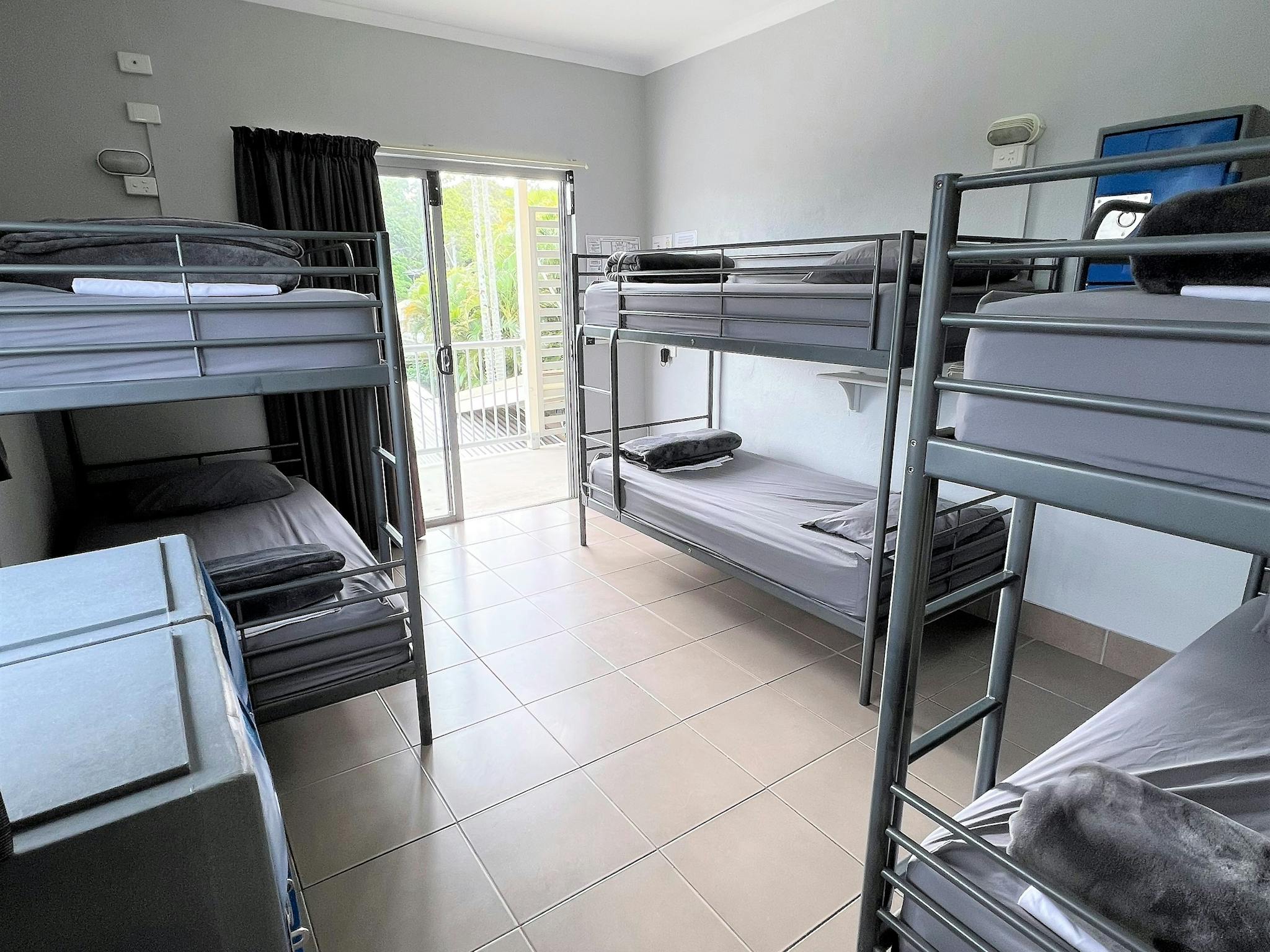 6 Bed Share + Ensuite 6 Bed Share + Ensuite