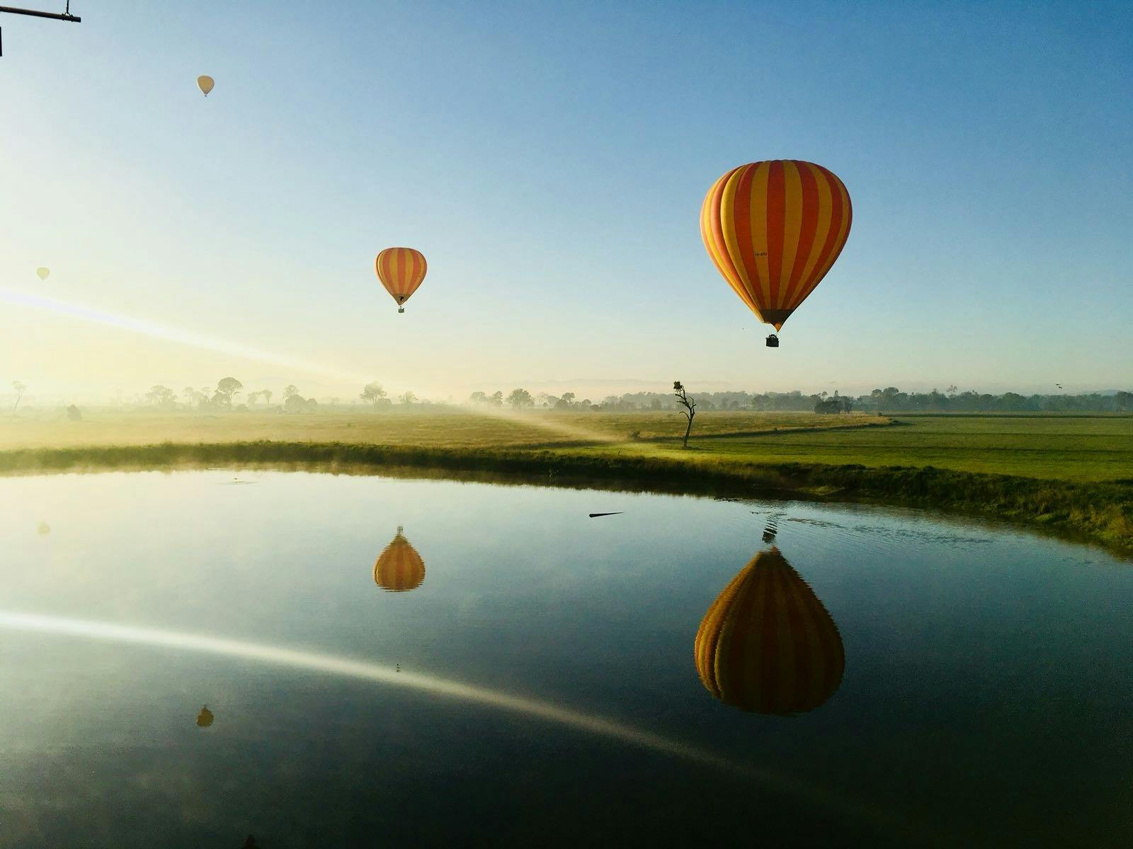 Brisbane Hot Air Ballooning and Vineyard Breakfast - Meet at Nerang or Canungra