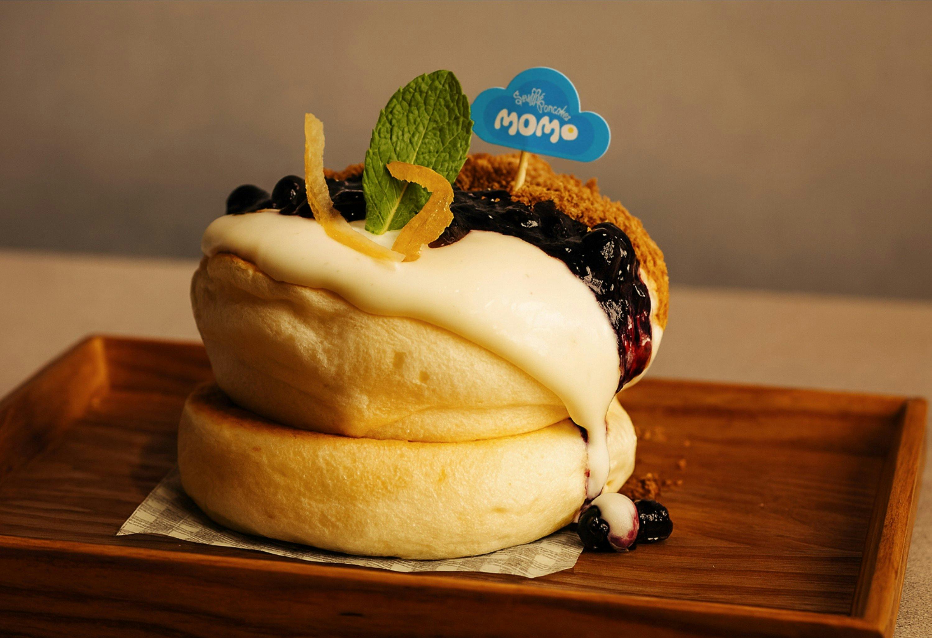 Momo Soufflé Pancakes