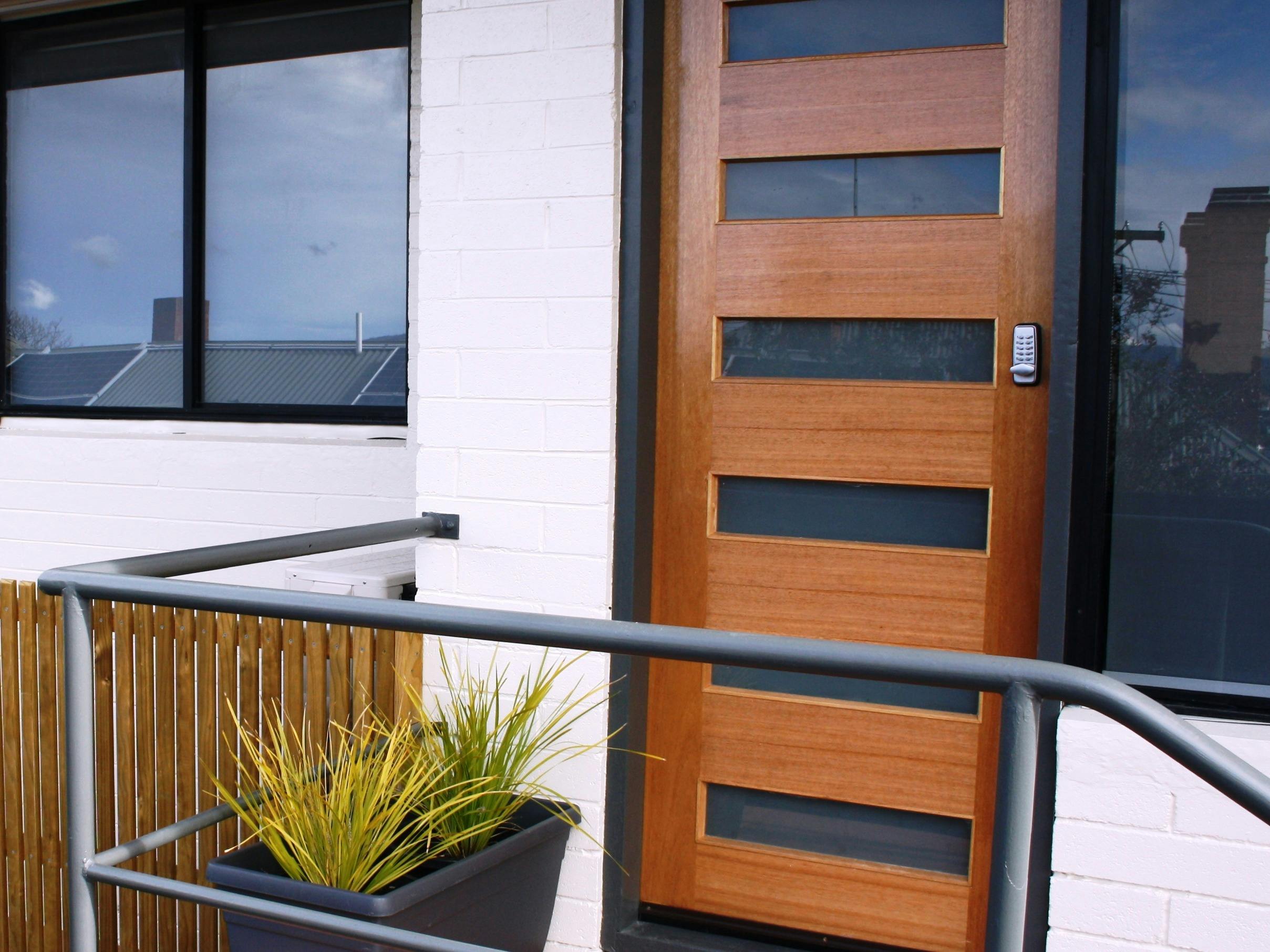 The front entrance has 5 steps. level entrance at the back.