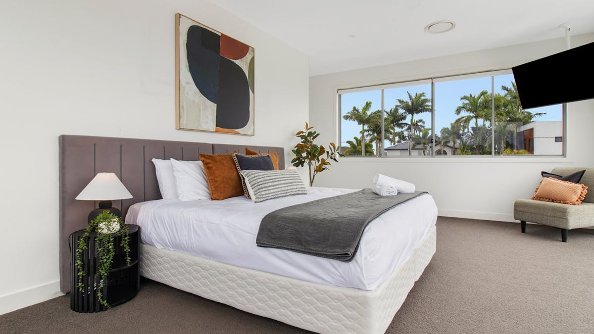 Five Bedroom home in Broadbeach - Master Bedroom