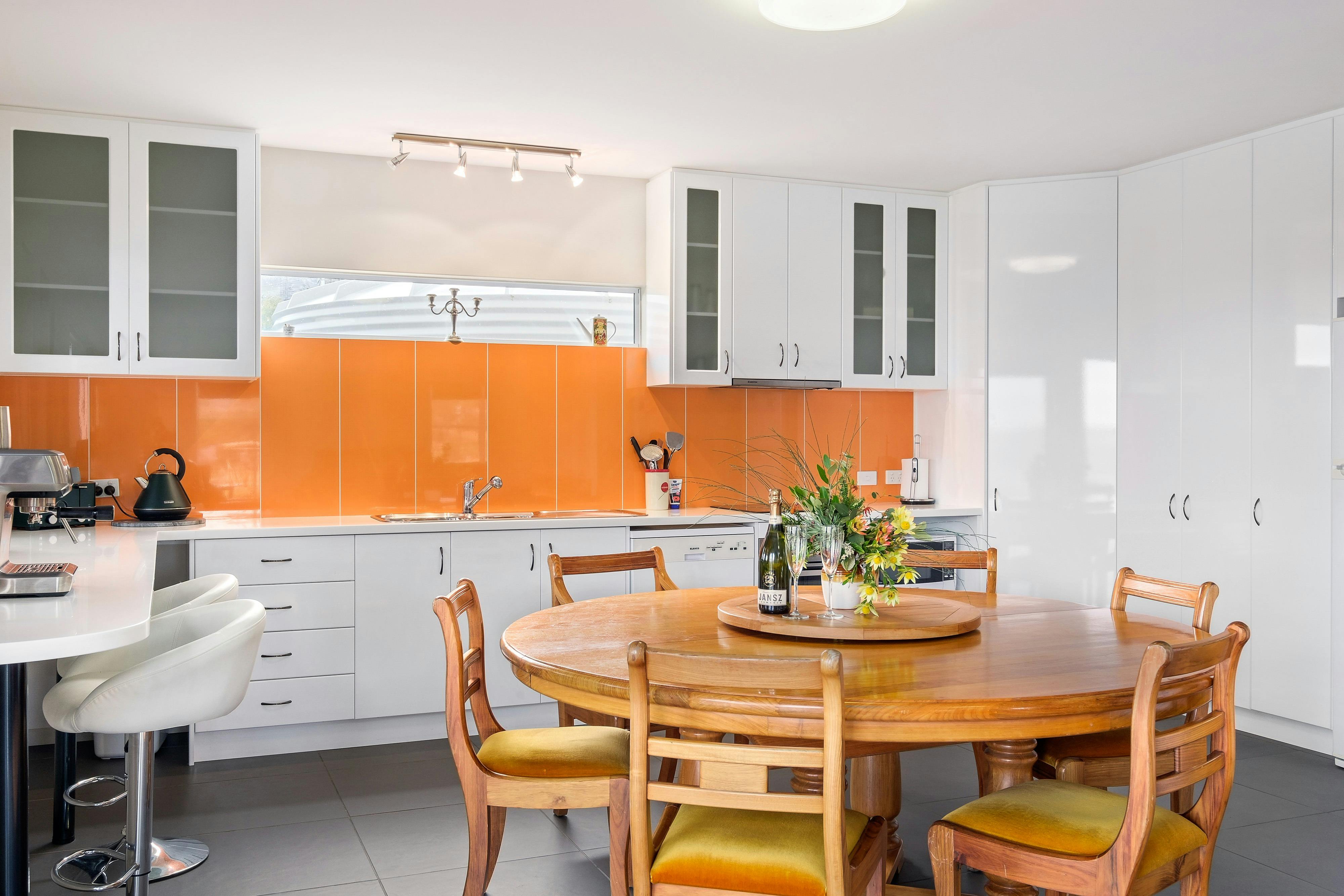 Manfield Seaside Bruny Island - Kitchen and Dining
