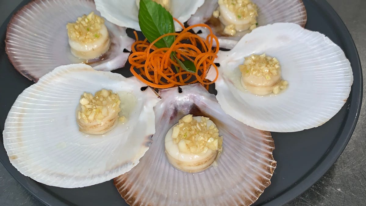 Limited special garlic scallops in shell