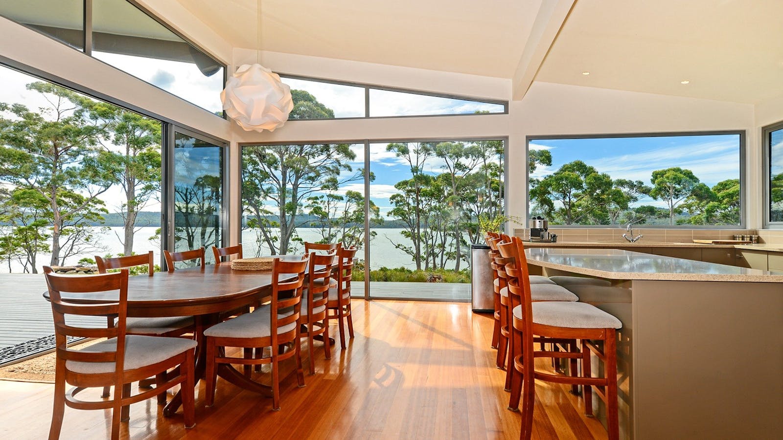 Cloudy Bay Lagoon Estate: internal dining area.