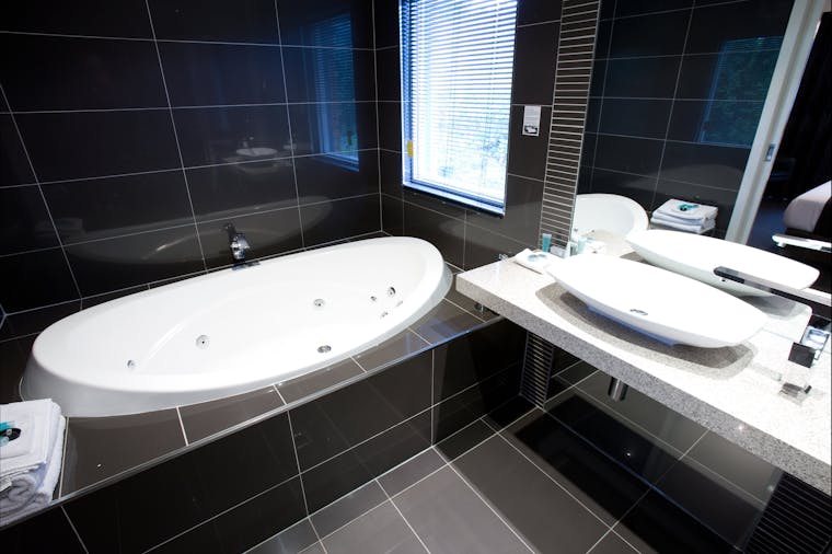 EXECUTIVE SPA SUITE
