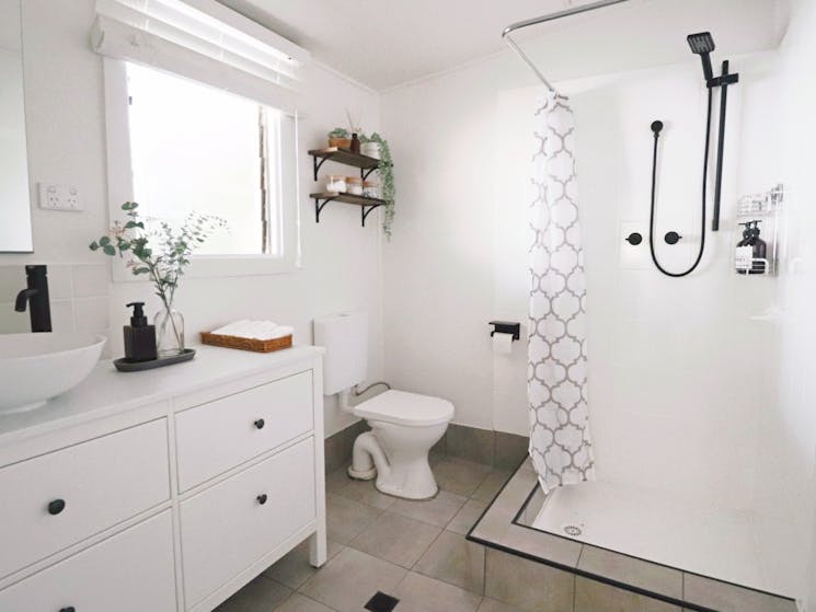 fully bathroom with heating
