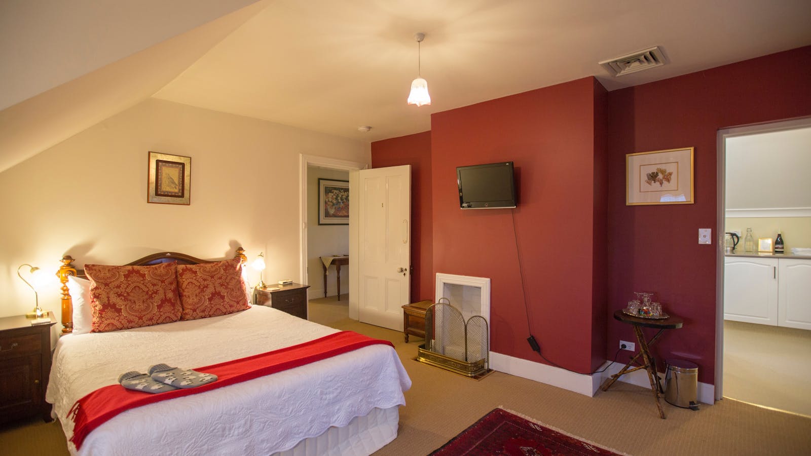 Upstairs Queen superior with ensuite