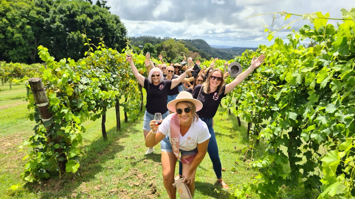Creative Tours Sunshine Coast - Book your hen and bucks parties with us for a day to remember!