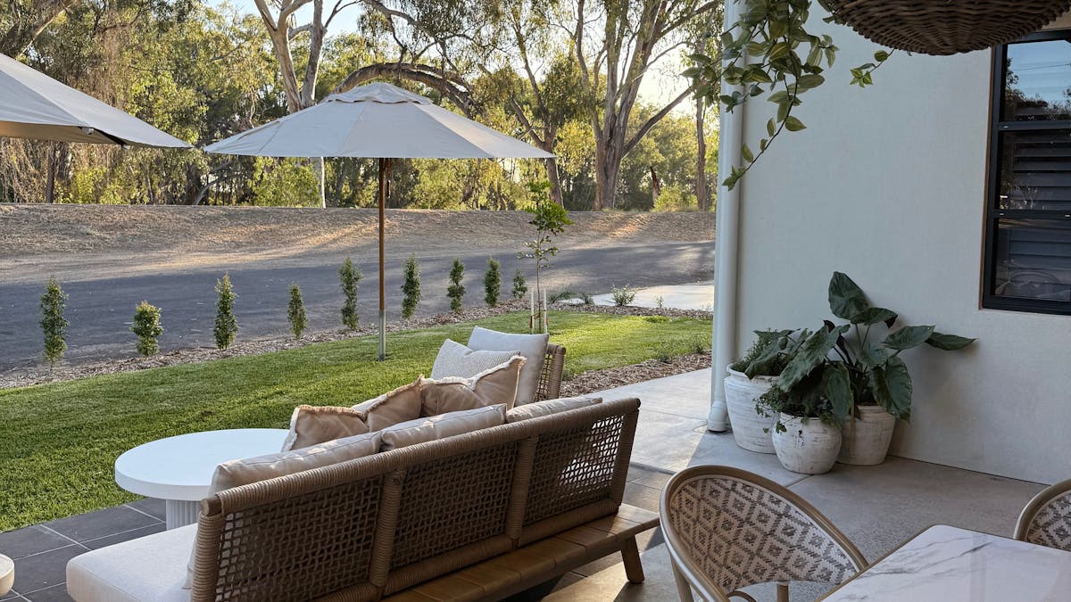 Alfresco dining