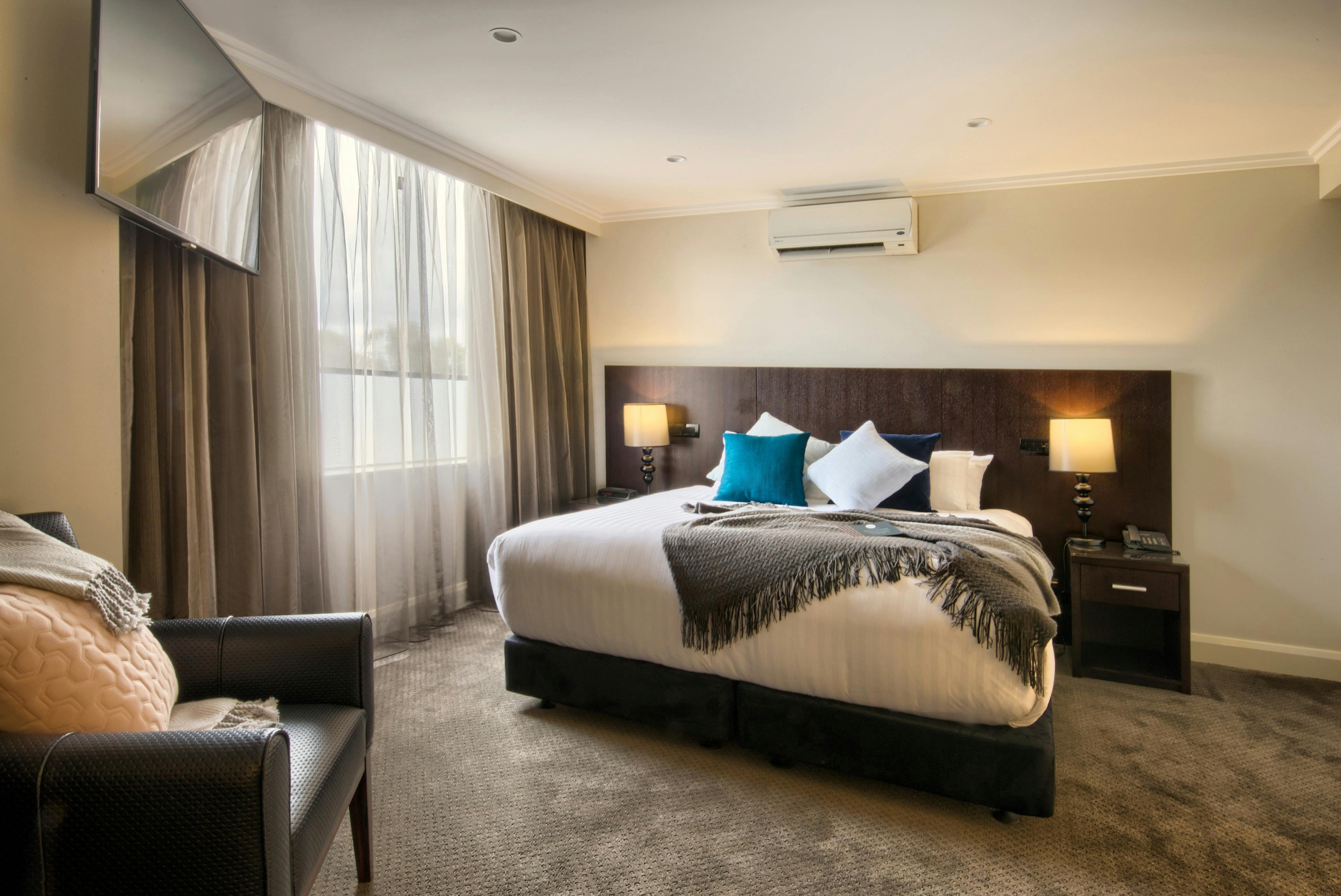 Spacious wheelchair accessible room featuring the Rex Cloud Bed