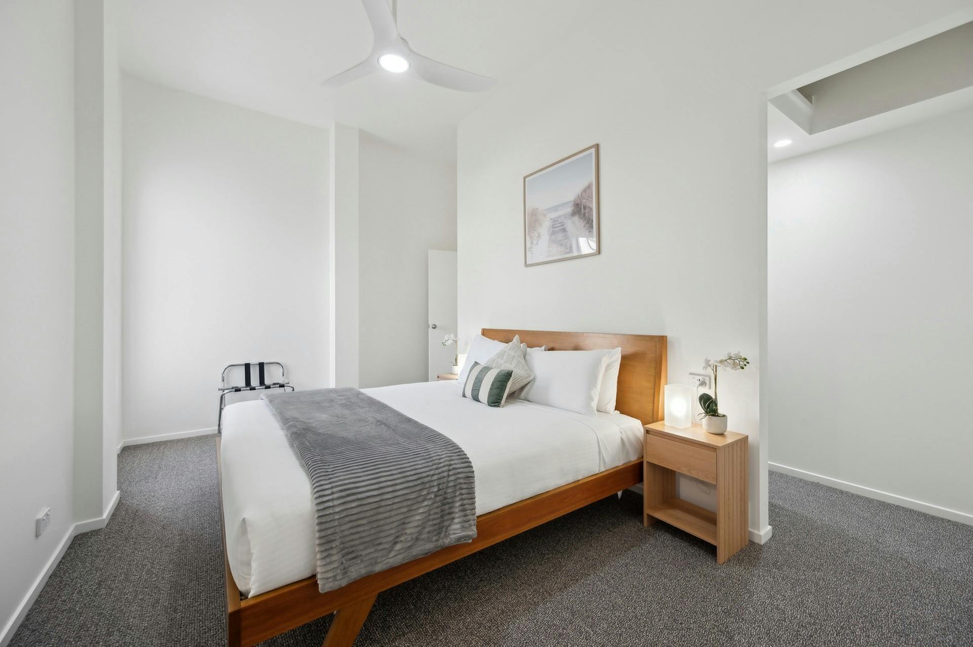 마스터 침실 킹 사이즈 침대 욕실 포함