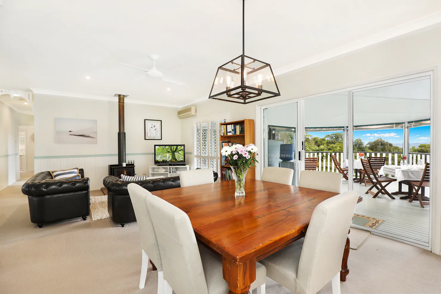 Guests dining room