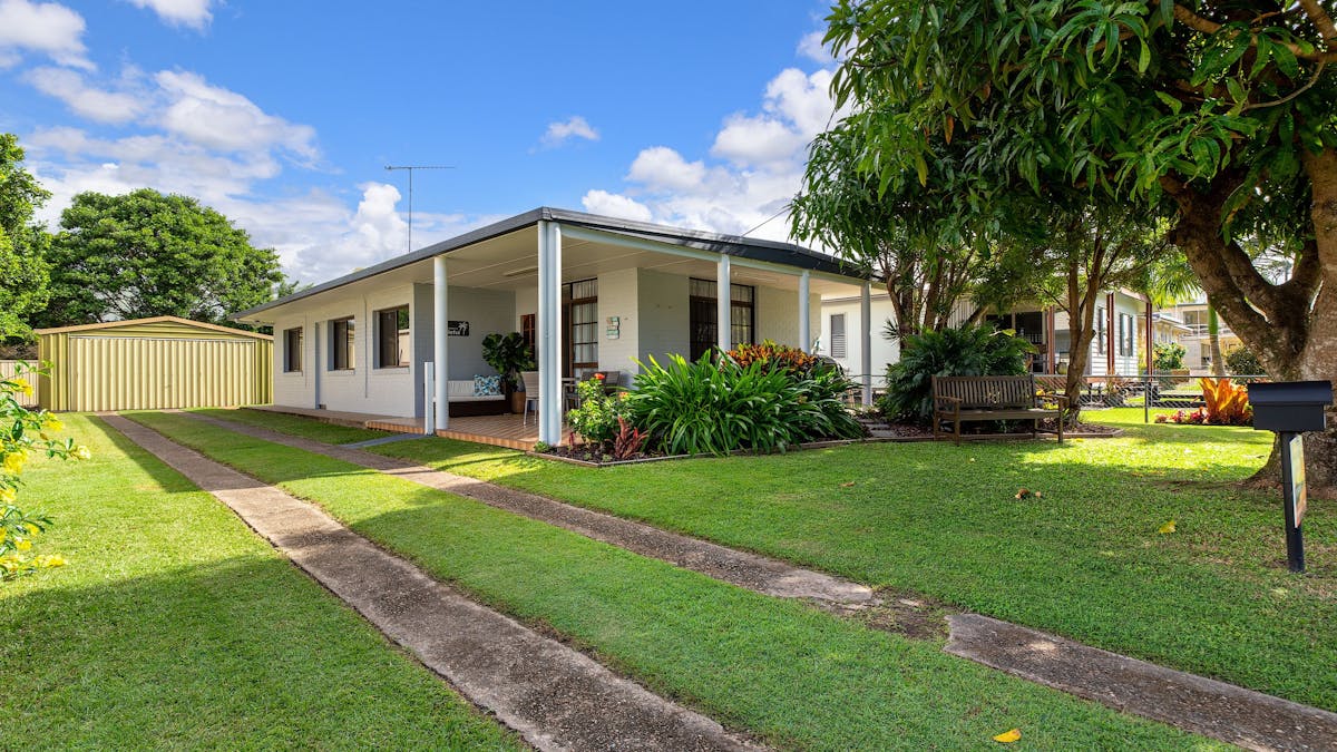 Front View of Property - Garage not for guests use