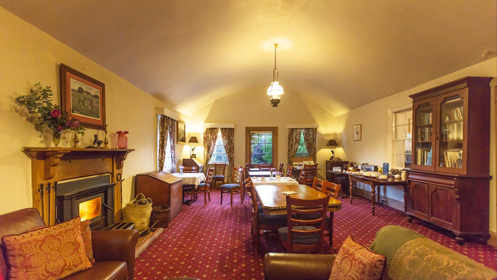 The dining room at The Racecourse Inn, Longford