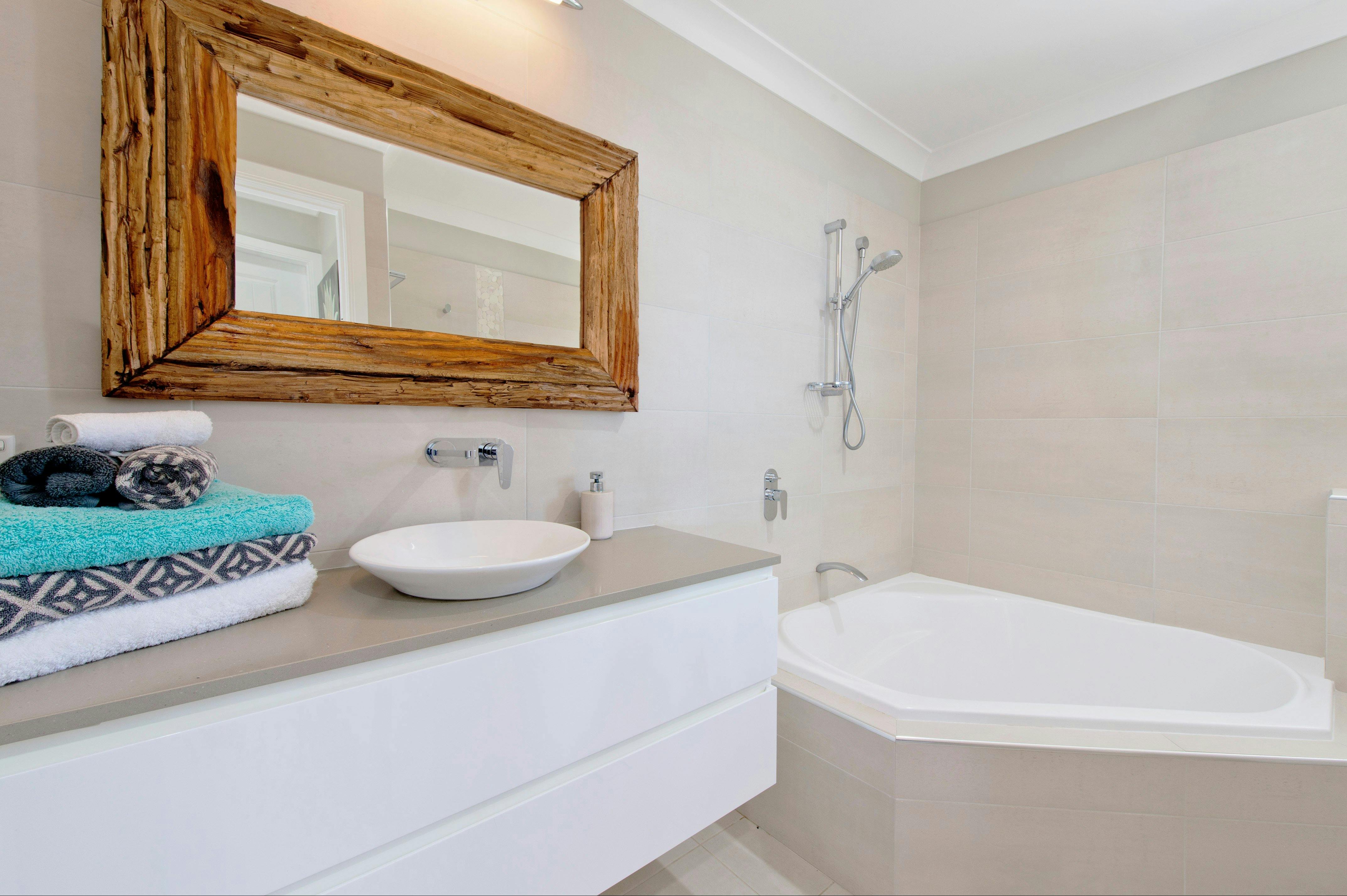 Apricari - modern bathroom