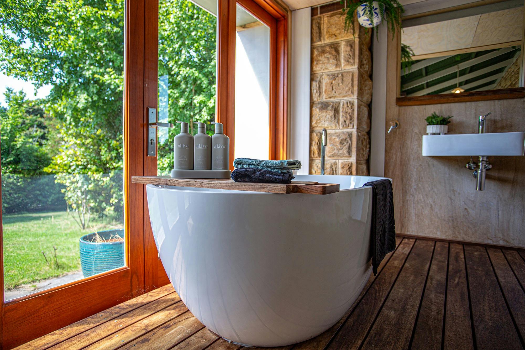 Bath tub