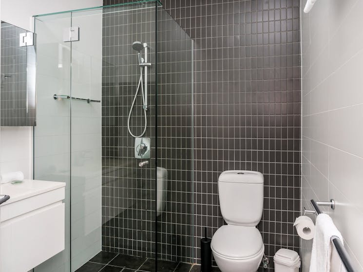 Quiksilver Apartments - Bathroom
