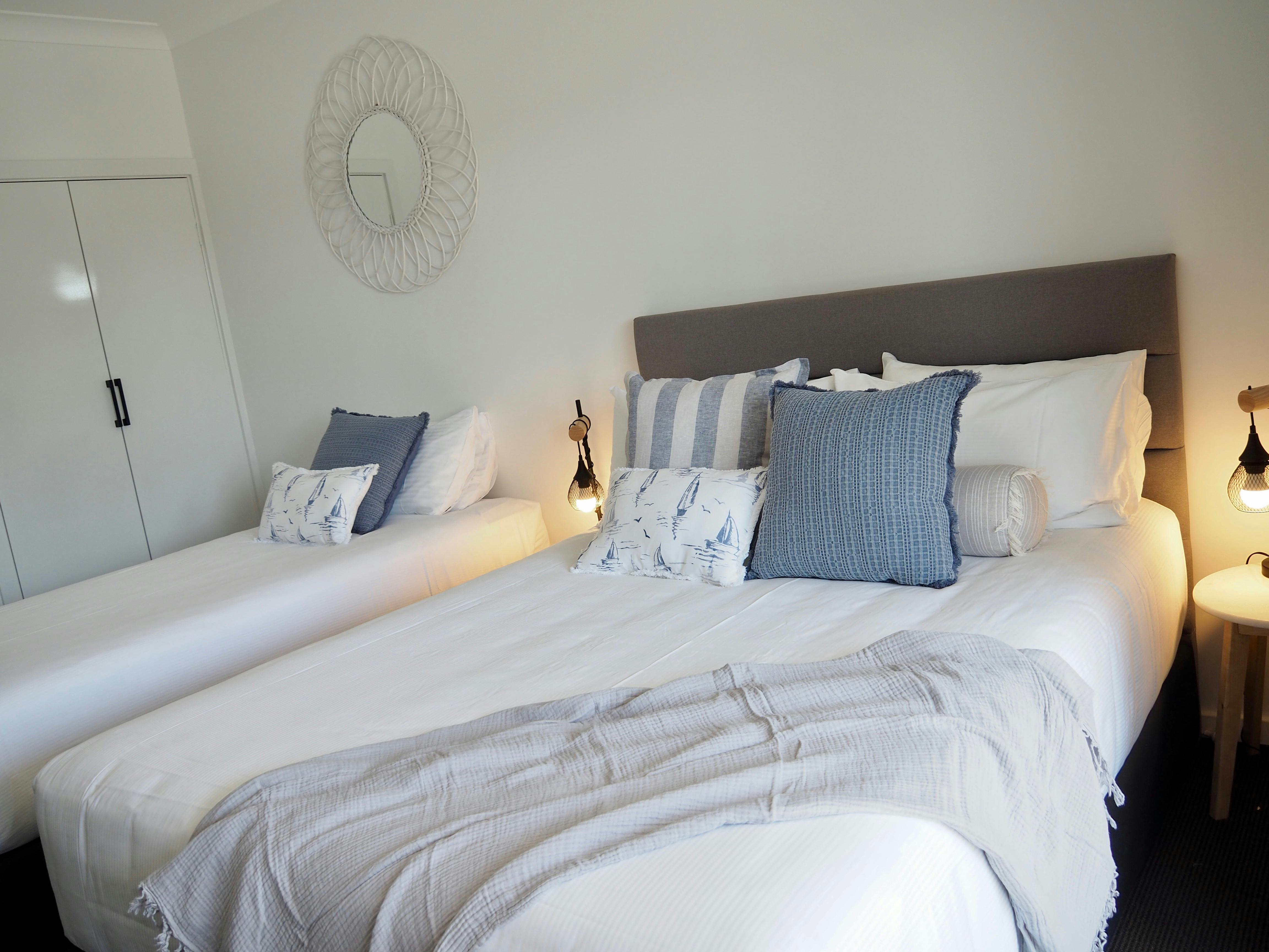 Superior Lakeview Twin Balcony Room