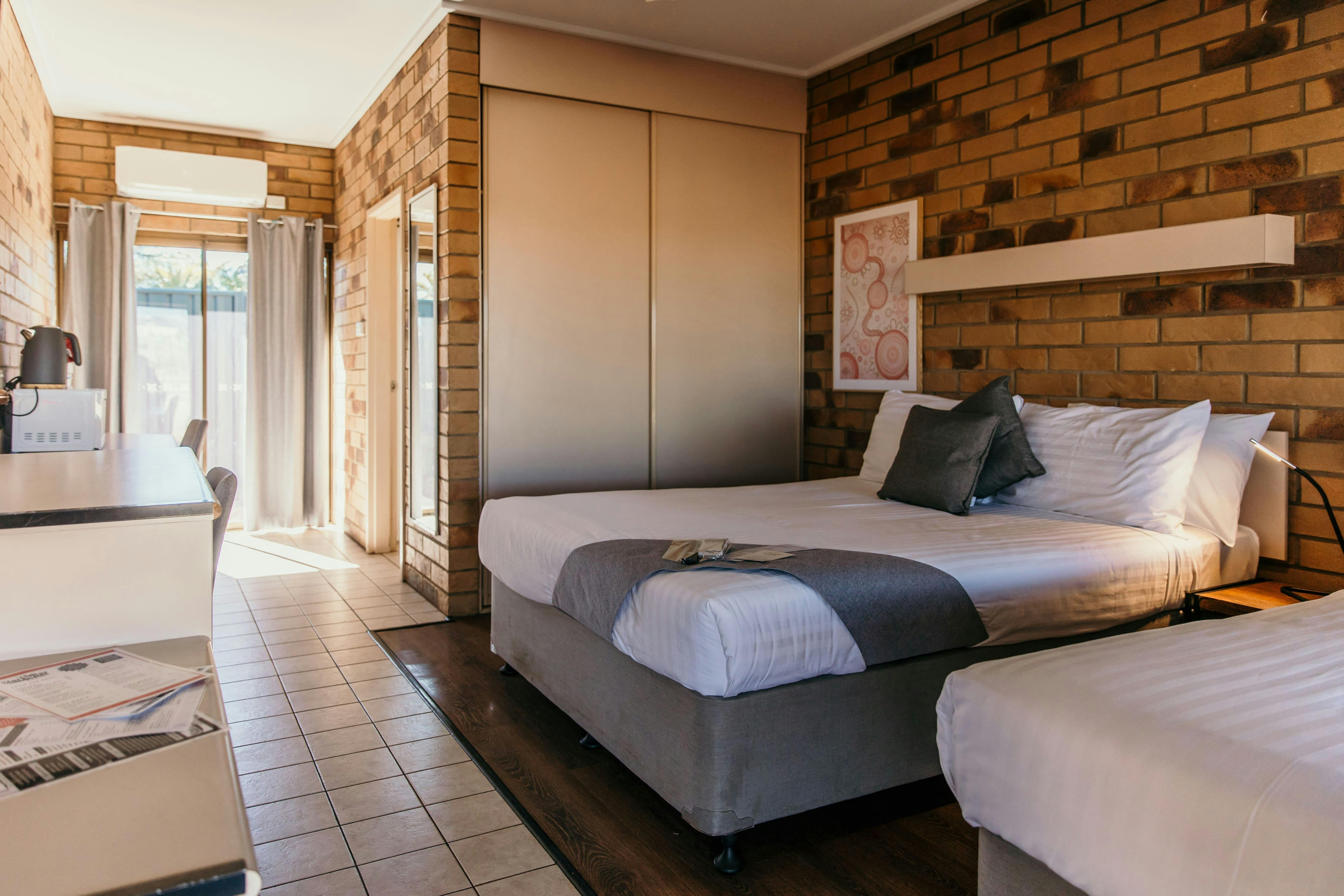 Queen and Single Room