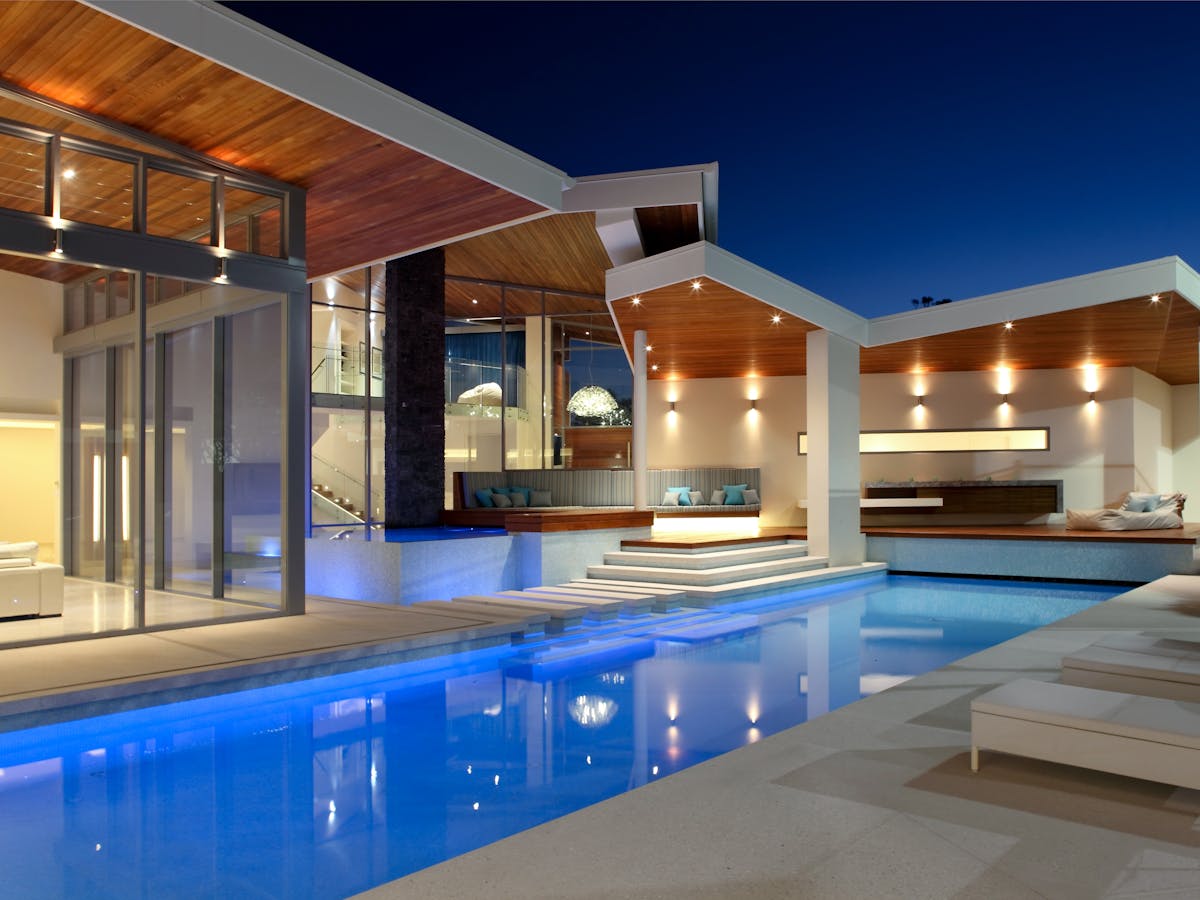 Stunning outdoor pool, bbq, tennis area